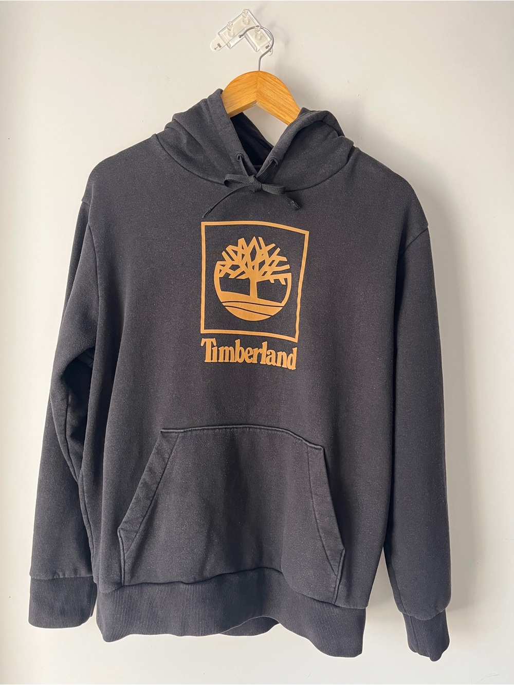 Timberland Hoodie – Men’s Size L | Cozy Streetwear Sweatshirt
